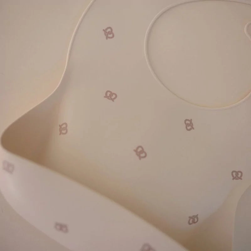 Mushie Siliconen Baby Slabbetje | Pretzel