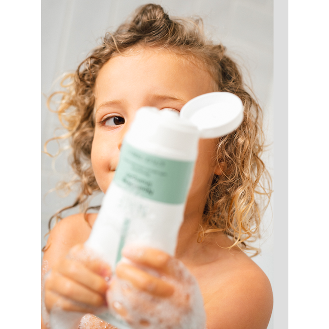 Naïf Nourishing Baby & Kids Shampoo