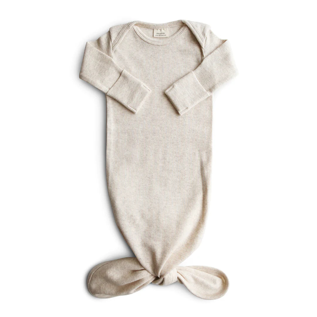 Mushie Ribbed knotted baby gown | Beige melange