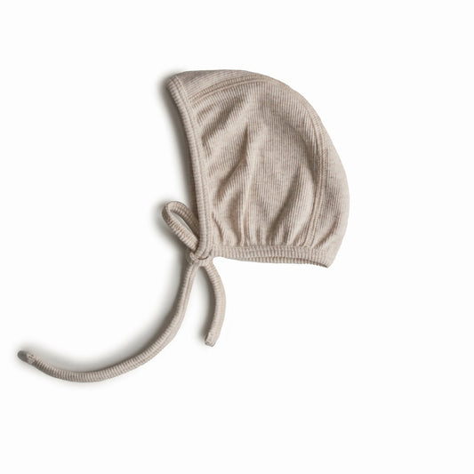 Mushie geribbelde baby bonnet | Beige melange