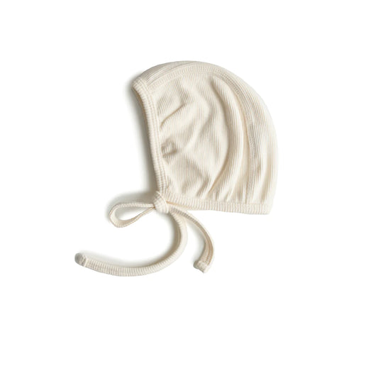 Mushie geribbelde baby bonnet | Ivory