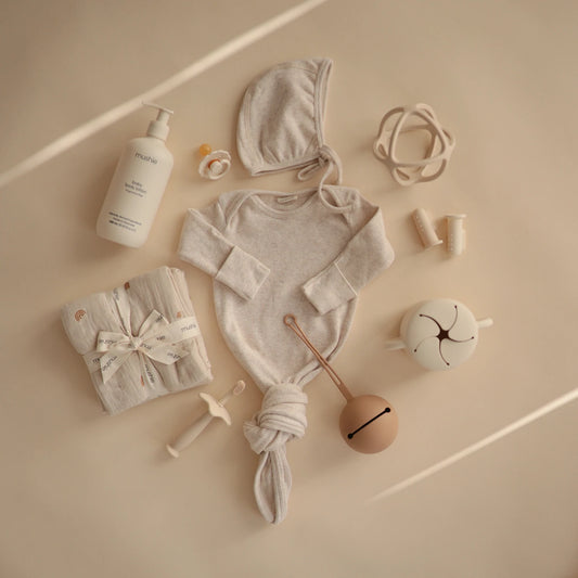 Mushie geribbelde baby bonnet | Beige melange