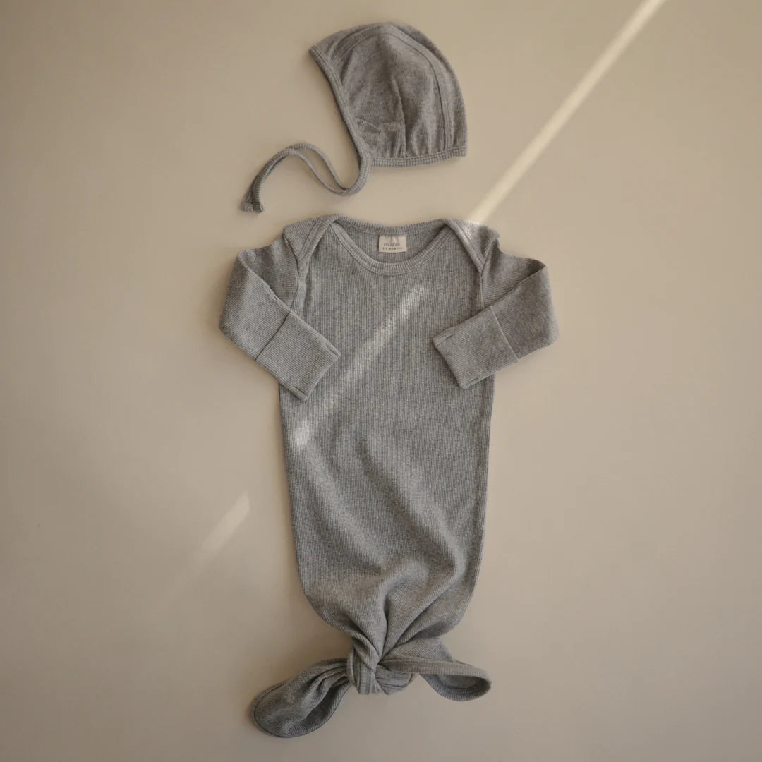 Mushie Ribbed knotted baby gown | Gray melange